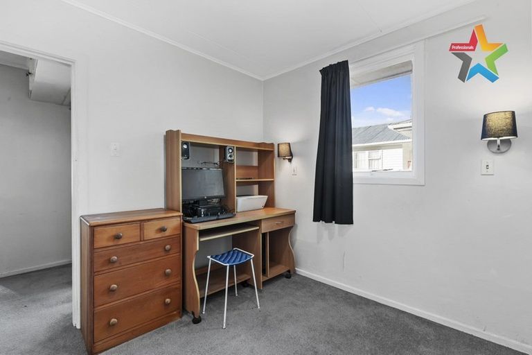 Photo of property in 5 Bird Grove, Stokes Valley, Lower Hutt, 5019