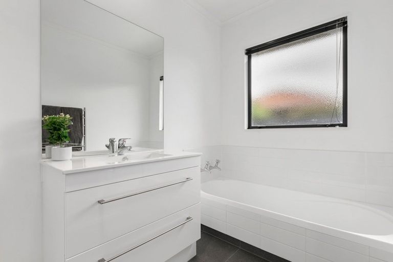 Photo of property in 6 Stableford Drive, Pyes Pa, Tauranga, 3112