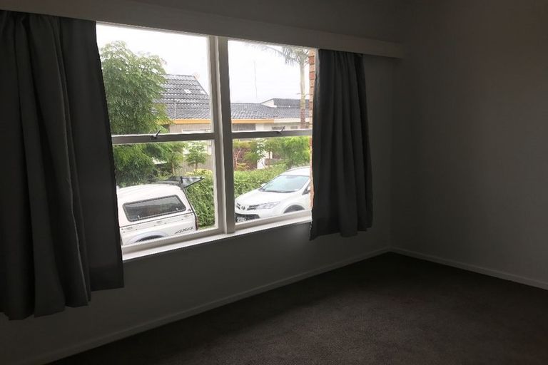 Photo of property in 3 Tobruk Crescent, Milford, Auckland, 0620