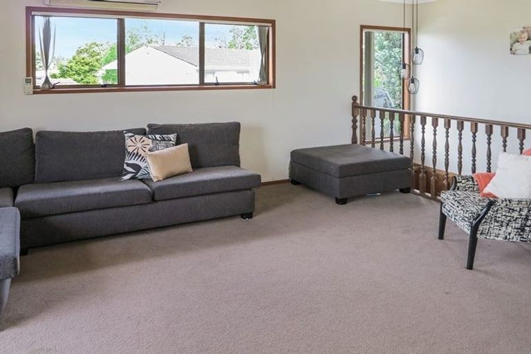 Photo of property in 39 Chatsworth Crescent, Pakuranga Heights, Auckland, 2010