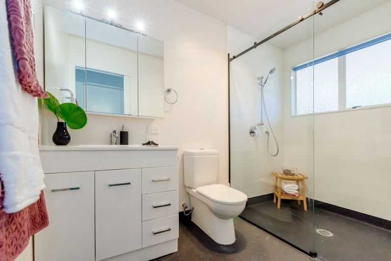 Photo of property in 2a Rewarewa Crescent, Waikanae, 5036