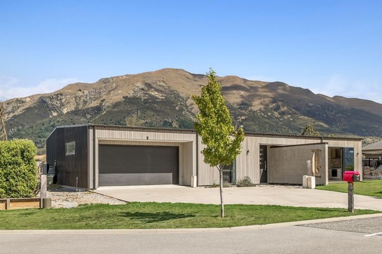 Photo of property in 13 Isthmus Place, Lake Hawea, Wanaka, 9382