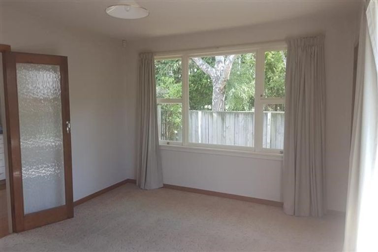 Photo of property in 1/98 Crofton Road, Harewood, Christchurch, 8051