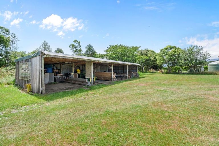 Photo of property in 4 Bishops Road, Ohau, Levin, 5570