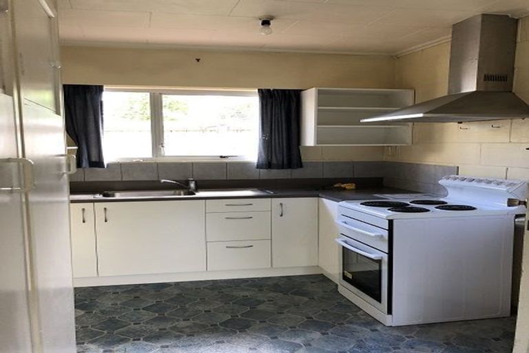 Photo of property in 2/23 Tane Street, New Lynn, Auckland, 0600