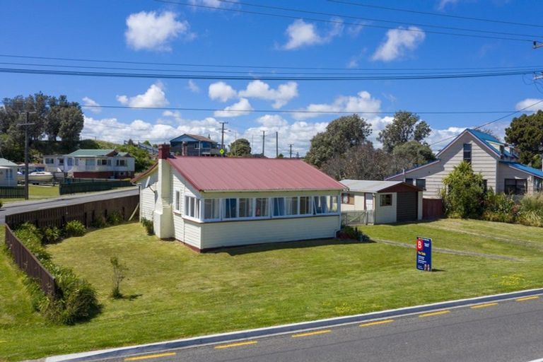Photo of property in 19 Nash Parade, Foxton Beach, Foxton, 4815