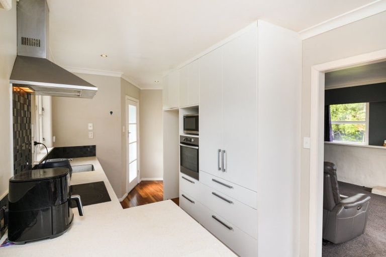 Photo of property in 18 Woburn Place, Takaro, Palmerston North, 4412