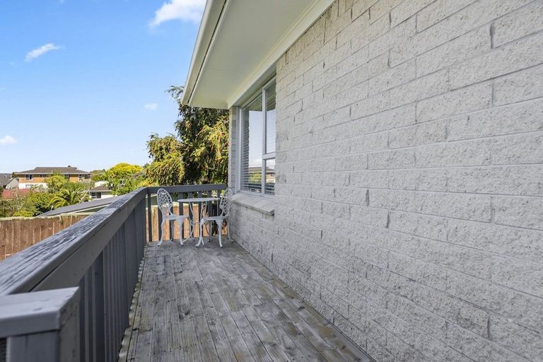 Photo of property in 37 Kirby Street, Glendene, Auckland, 0602