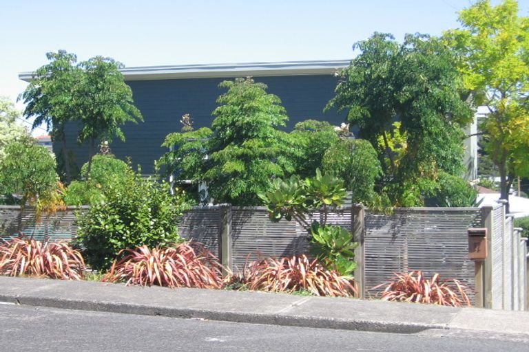 Photo of property in 2/17 Sudan Avenue, Milford, Auckland, 0620