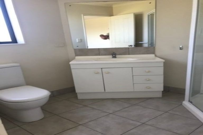 Photo of property in 24 Woodcroft Way, Pukekohe, 2120