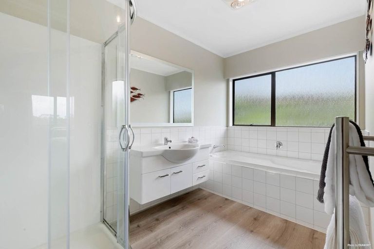 Photo of property in 17 Amante Crescent, Mairangi Bay, Auckland, 0630