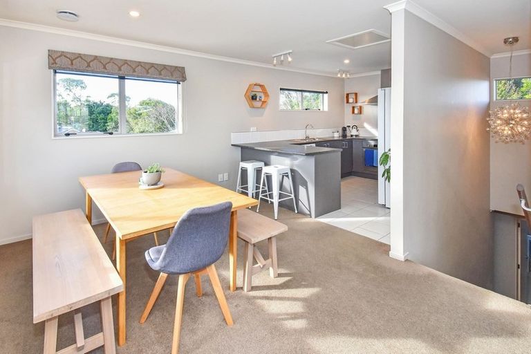 Photo of property in 9a Crispe Road, Clarks Beach, 2122