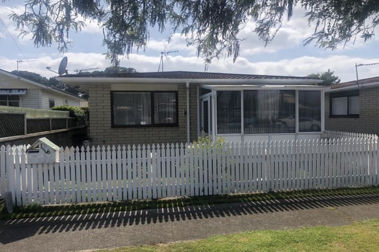 Photo of property in 1/6 Hoyle Place, New Plymouth, 4310