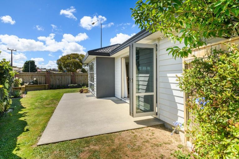 Photo of property in 6 Angelina Way, Kelvin Grove, Palmerston North, 4414
