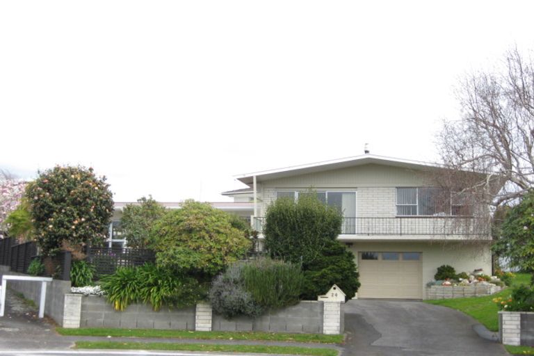 Photo of property in 24 Montana Place, Merrilands, New Plymouth, 4312