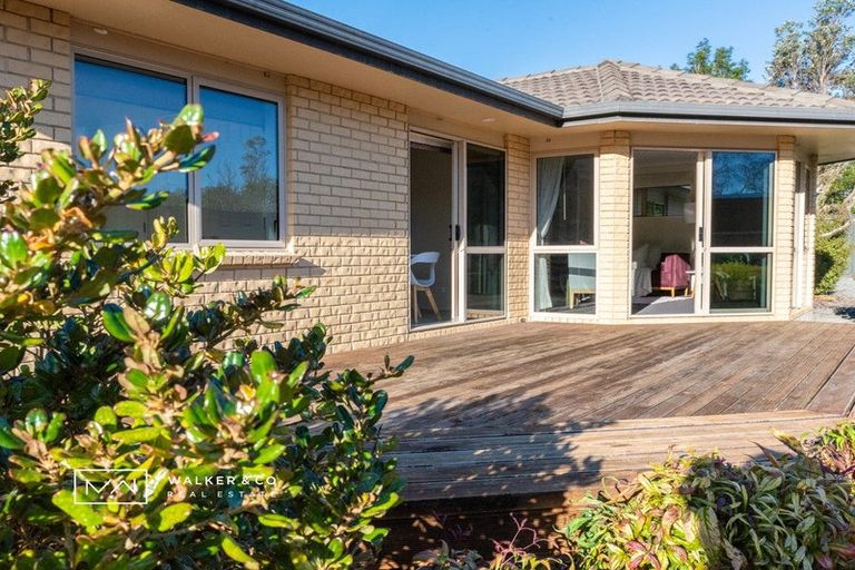 Photo of property in 2 Tuhua Lane, Brown Owl, Upper Hutt, 5018