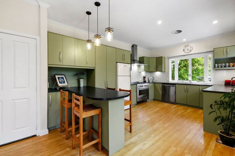 Photo of property in 142 Williams Street, Cambridge, 3434