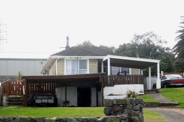 Photo of property in 11 Simons Street, Moturoa, New Plymouth, 4310