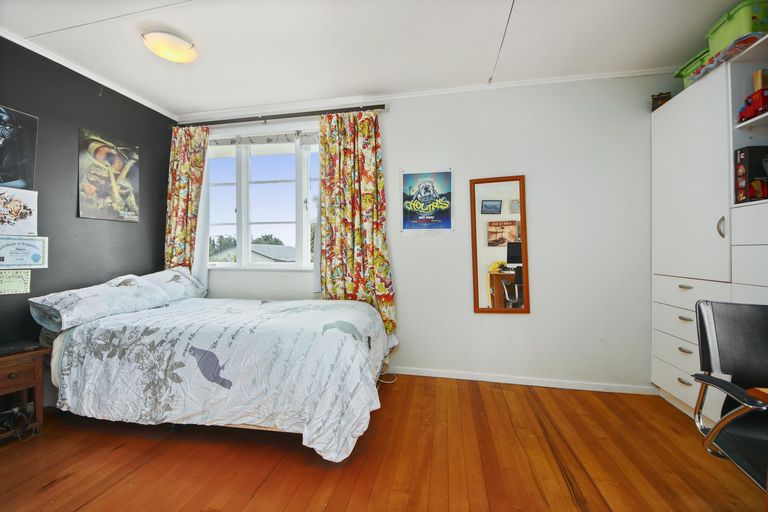 Photo of property in 12 Kereru Street, Henderson, Auckland, 0612