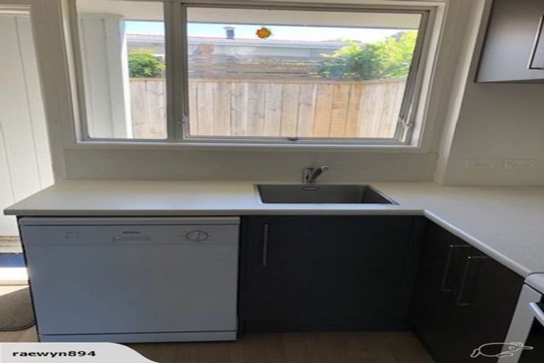 Photo of property in 3/1 Cockayne Crescent, Sunnynook, Auckland, 0620