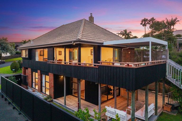 Photo of property in 1/23 Park Rise, Campbells Bay, Auckland, 0630