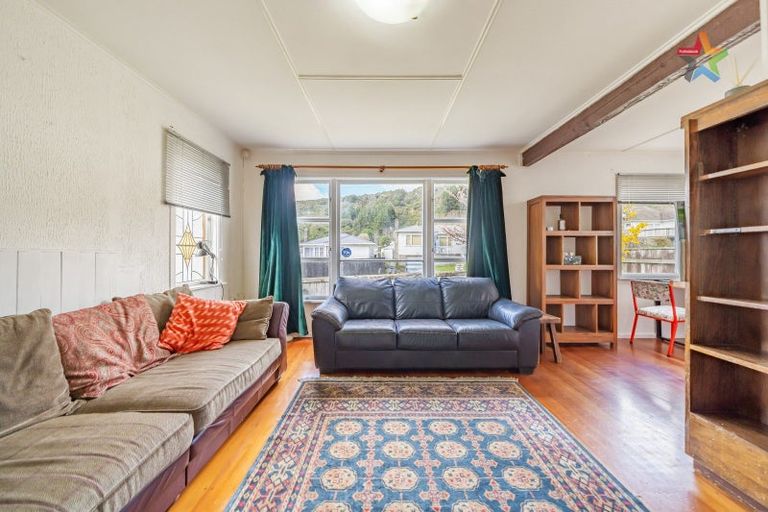 Photo of property in 58 Lees Grove, Wainuiomata, Lower Hutt, 5014