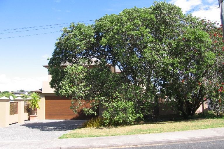 Photo of property in 17 Cliff Road, Torbay, Auckland, 0630