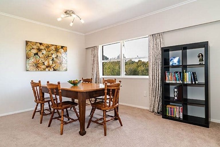 Photo of property in 54 Ravenwood Drive, Forrest Hill, Auckland, 0620
