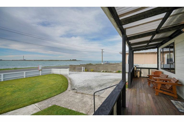 Photo of property in 220 Marine Parade, Bluff, 9814