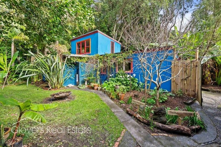 Photo of property in 205 Victory Road, Laingholm, Auckland, 0604