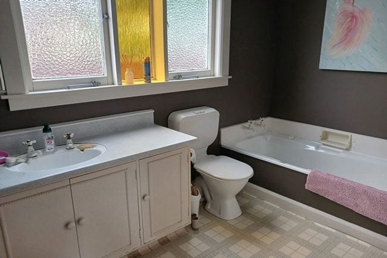 Photo of property in 52 Manapouri Crescent, Hokowhitu, Palmerston North, 4410