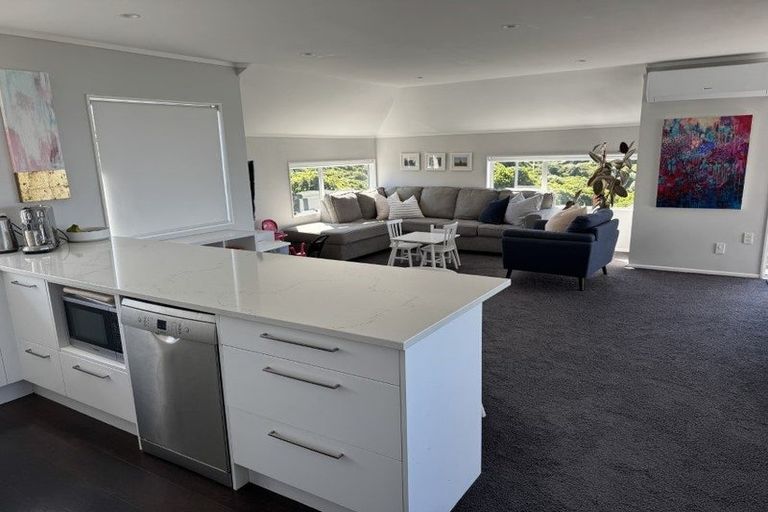 Photo of property in 129 Maungaraki Road, Korokoro, Lower Hutt, 5012