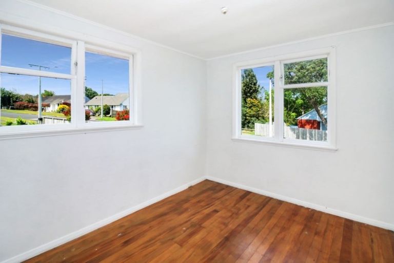 Photo of property in 90 Cook Street, Marfell, New Plymouth, 4310