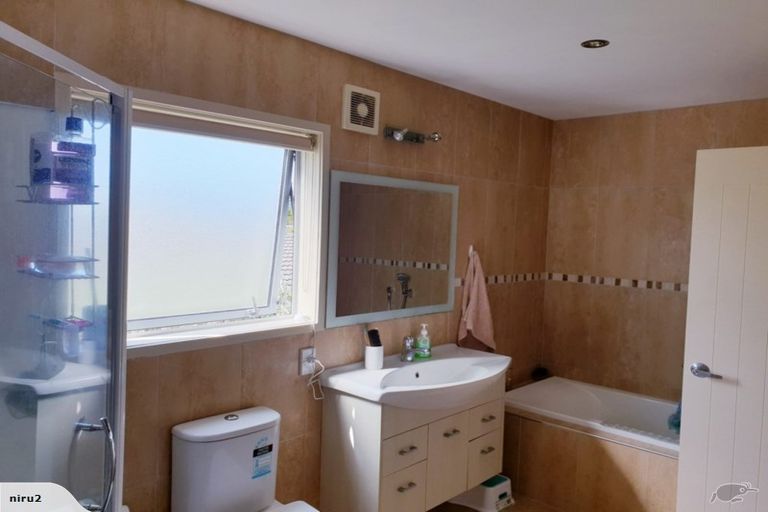 Photo of property in 210 Clovelly Road, Bucklands Beach, Auckland, 2012