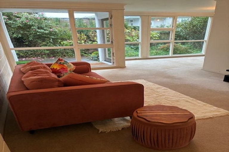 Photo of property in 2/3 Kowhai Street, Eastbourne, Lower Hutt, 5013