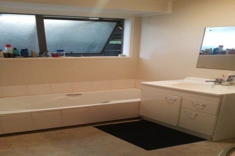 Photo of property in 10 Massine Place, Randwick Park, Auckland, 2105