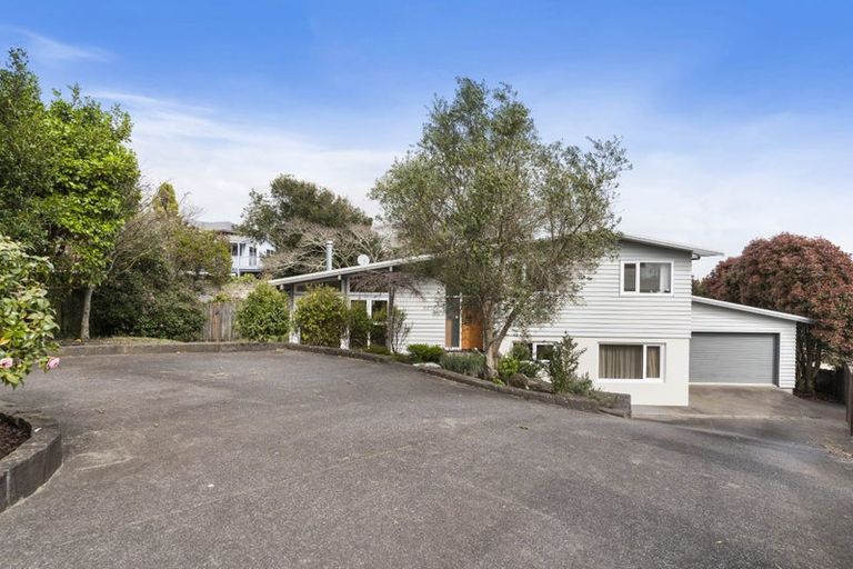 Photo of property in 22 Gwenand Place, Botany Downs, Auckland, 2010