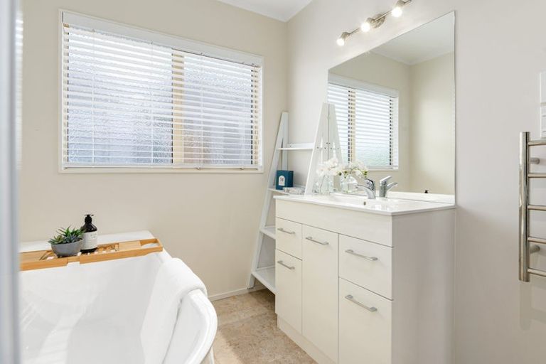 Photo of property in 57 Delamare Road, St Andrews, Hamilton, 3200