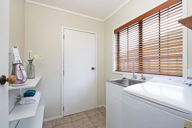 Photo of property in 1/133 Botany Road, Botany Downs, Auckland, 2010