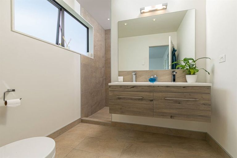 Photo of property in 21 Carder Court, Hobsonville, Auckland, 0618