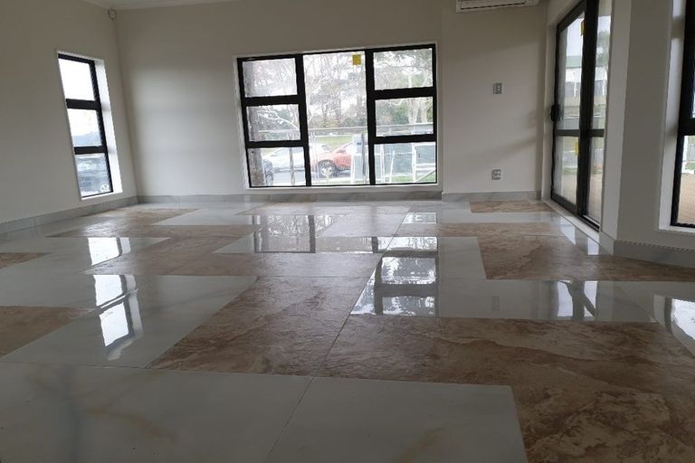 Photo of property in 4225a Great North Road, Glendene, Auckland, 0602