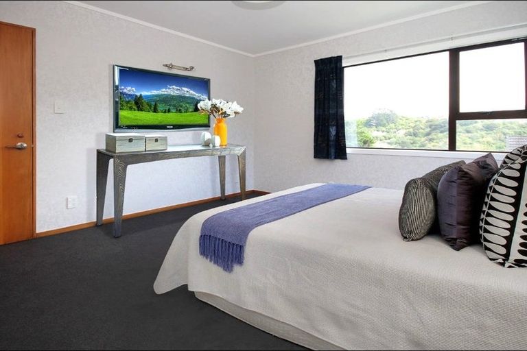 Photo of property in 42-44 David Crescent, Karori, Wellington, 6012