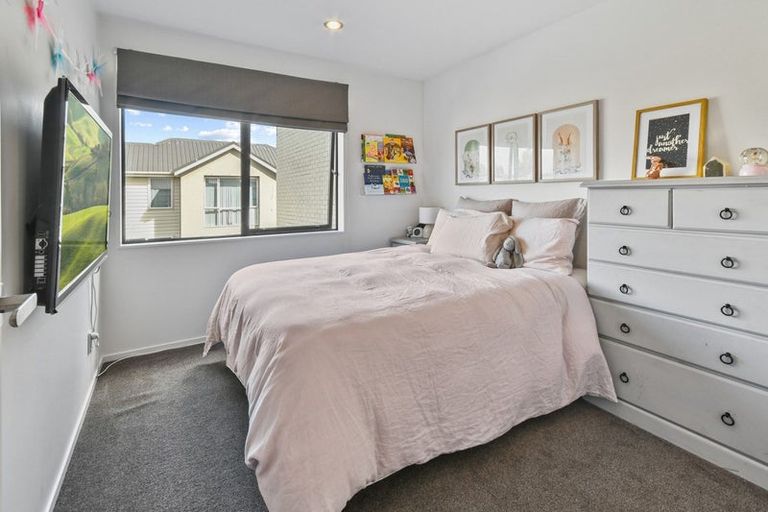 Photo of property in 25 Popokatea Drive, Takanini, 2112