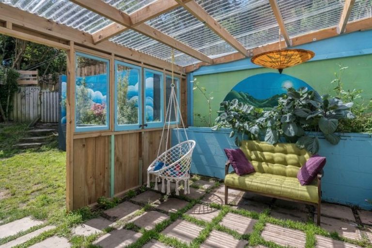 Photo of property in 175 Houghton Bay Road, Houghton Bay, Wellington, 6023