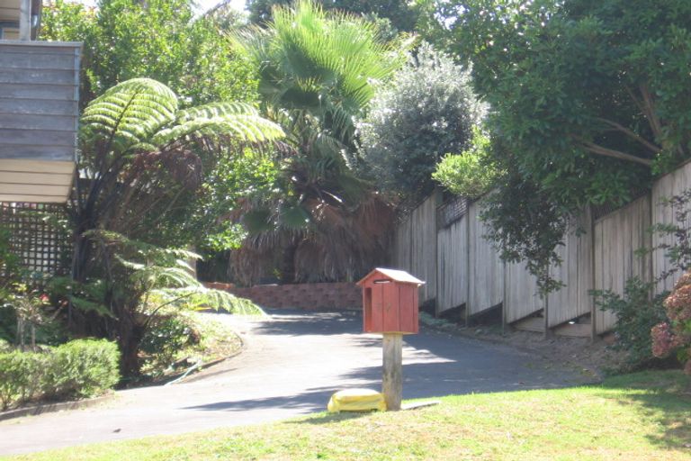 Photo of property in 1/52 Masterton Road, Rothesay Bay, Auckland, 0630