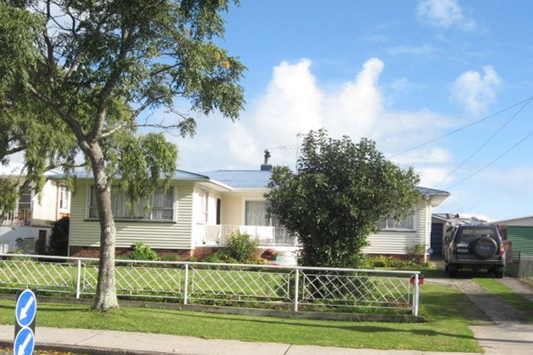 Photo of property in 14 Mckean Avenue, Manurewa, Auckland, 2102
