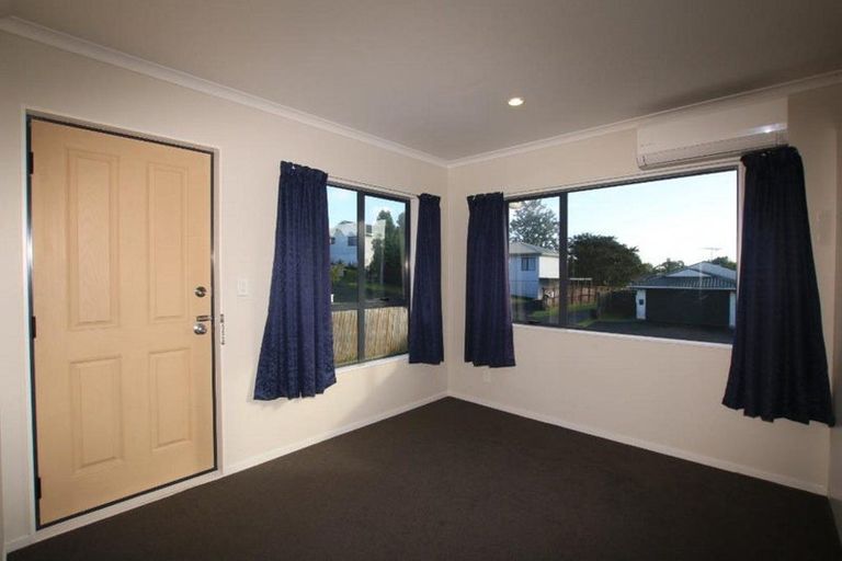 Photo of property in 17 Maywood Crescent, Glen Eden, Auckland, 0602