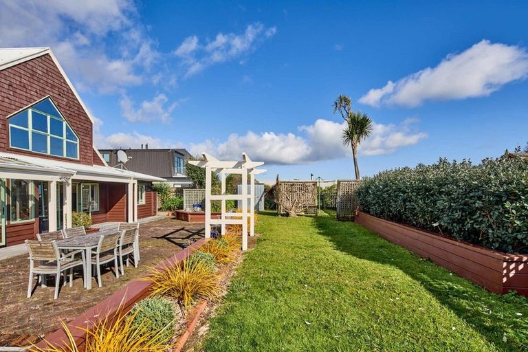 Photo of property in 13 Seaview Road, Paremata, Porirua, 5024