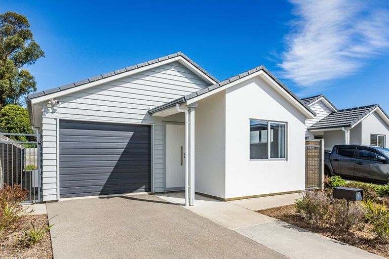 Photo of property in 9 Cartographer Way, Whitby, Porirua, 5024