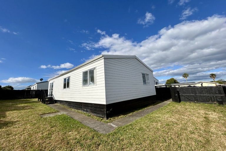 Photo of property in 49 Trimdon Street, Randwick Park, Auckland, 2105